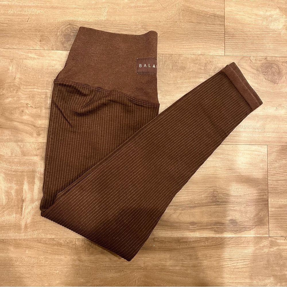 Balance Athletica Vitality Brown Ribbed leggings 
size Medium